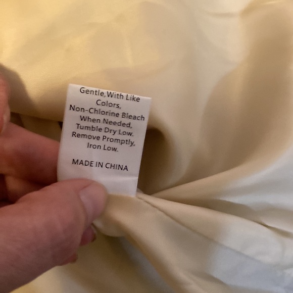 Like new.  Beautiful lined jacket in a a true camel color. Measurements in photo - Picture 5 of 9